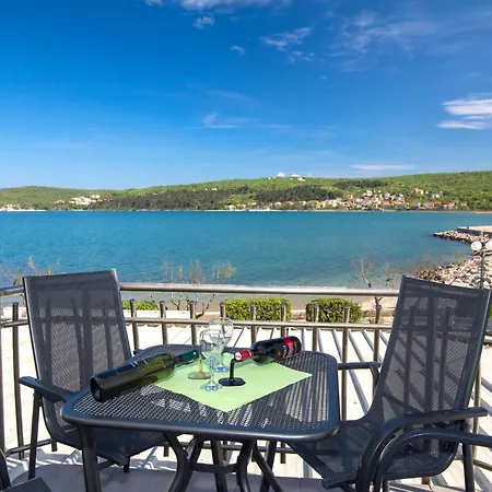 Apartman Tamaris A In Strandnaehe By Interhome Čižići