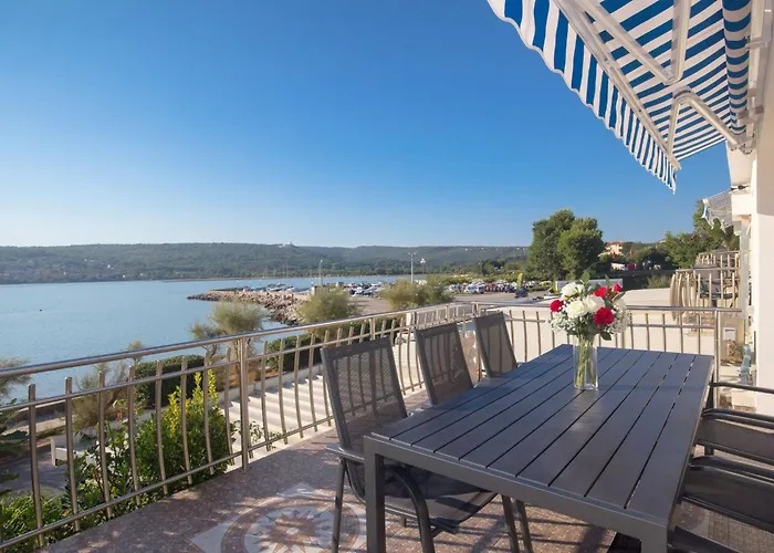 Tamaris A In Strandnaehe By Interhome Apartman Čižići