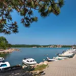 Tamaris A In Strandnaehe By Interhome * Čižići