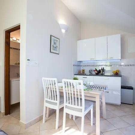 Lägenhet Tamaris A In Strandnaehe By Interhome