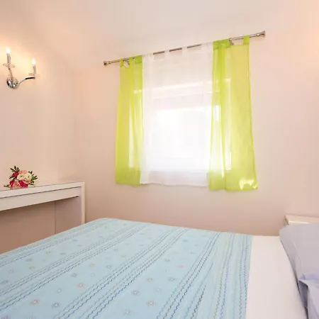 Lägenhet Tamaris A In Strandnaehe By Interhome